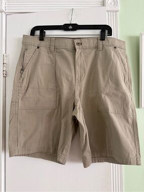 Weatherproof Men's Beige Cargo Shorts with Zip Pocket